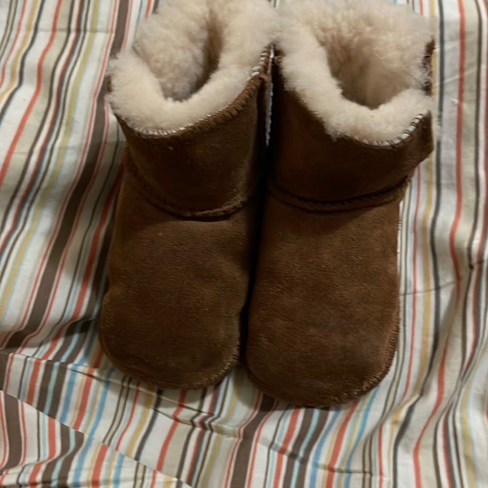 UGG